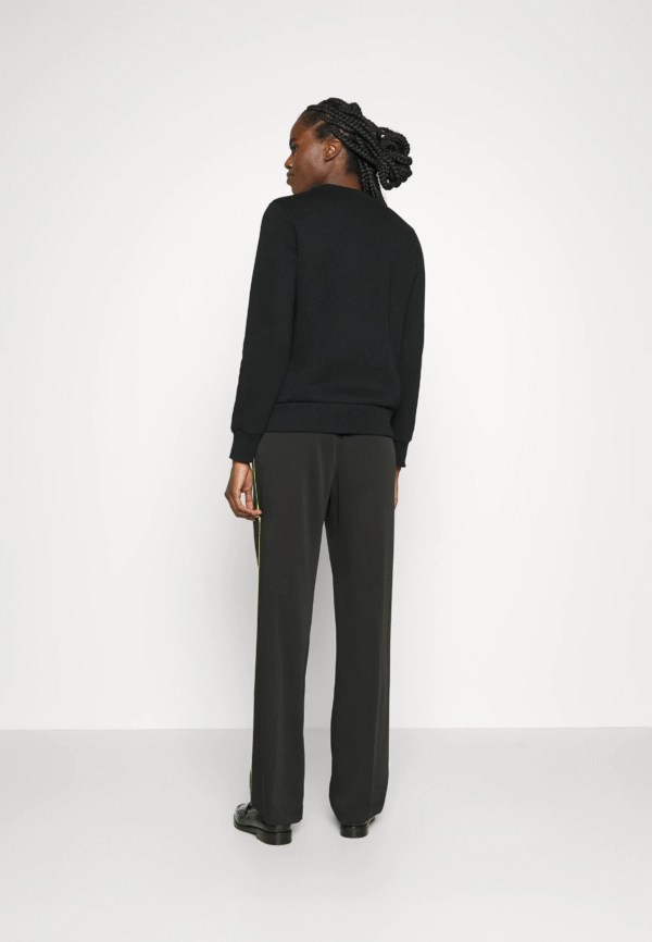 Duks – Karl Lagerfeld KARL Logo