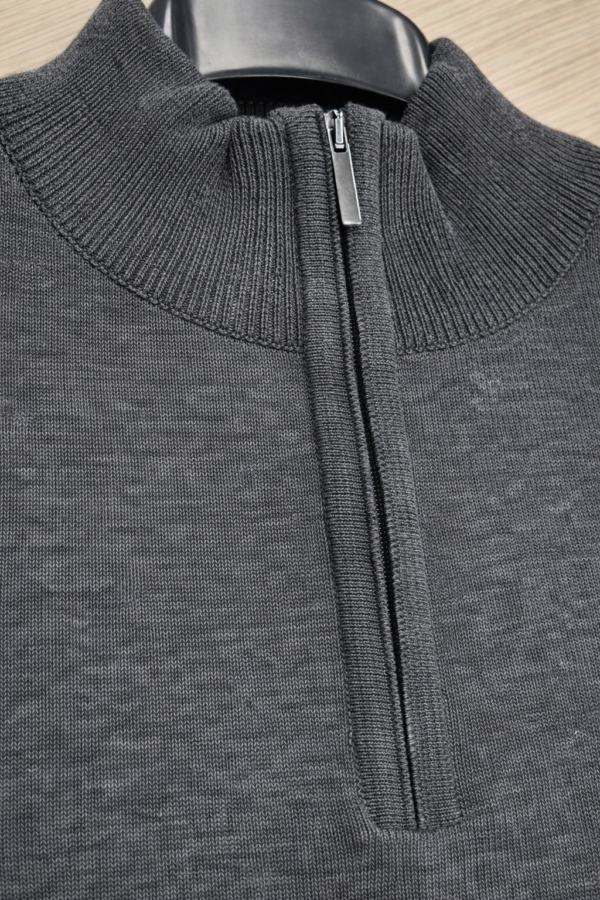 1576-2_vipstendo_2590_M,L,XL,XXL_uviskoza%poliamid Džemper – Vip Stendo – siva sa zip kragnom