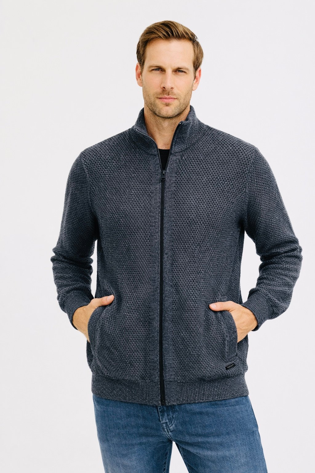 Duks – Vipstendo – teget sa rajsferšlusom