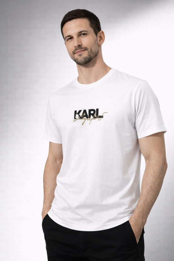 1213_karllagerfeld_6.090_XLx2,XXL_100%pamuk (3) Majica – Karl Lagerfeld – Bela sa crno zlatnim logoom