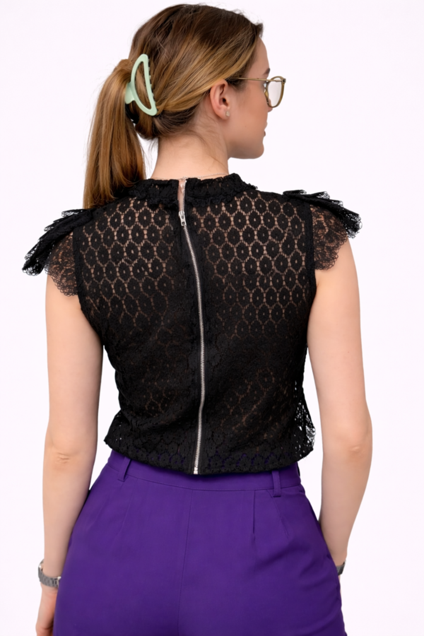 1605_1290_65%pamuk 35%poliester_L (1) Ženska čipkana bluza – crna elegantna