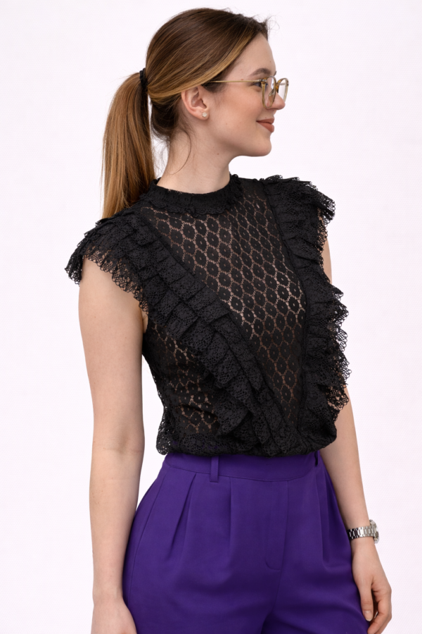 1605_1290_65%pamuk 35%poliester_L (2) Ženska čipkana bluza – crna elegantna