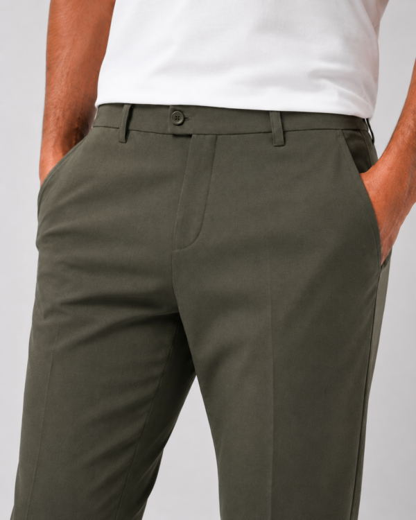 1346_lugat_2390_70poliester 27viskoza 3likra_30,31,33,34x2,36x2,38,40 (3) Muške pantalone - Empo - Maslinasto zelene