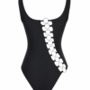 1836_1990_88%poliester 12%spandex_ 40,46 (1) Ženski jednodelni kupaći kostim – crni sa metalnim prstenovima