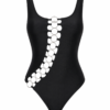 1836_1990_88%poliester 12%spandex_ 40,46 (2) Ženski jednodelni kupaći kostim – crni sa metalnim prstenovima