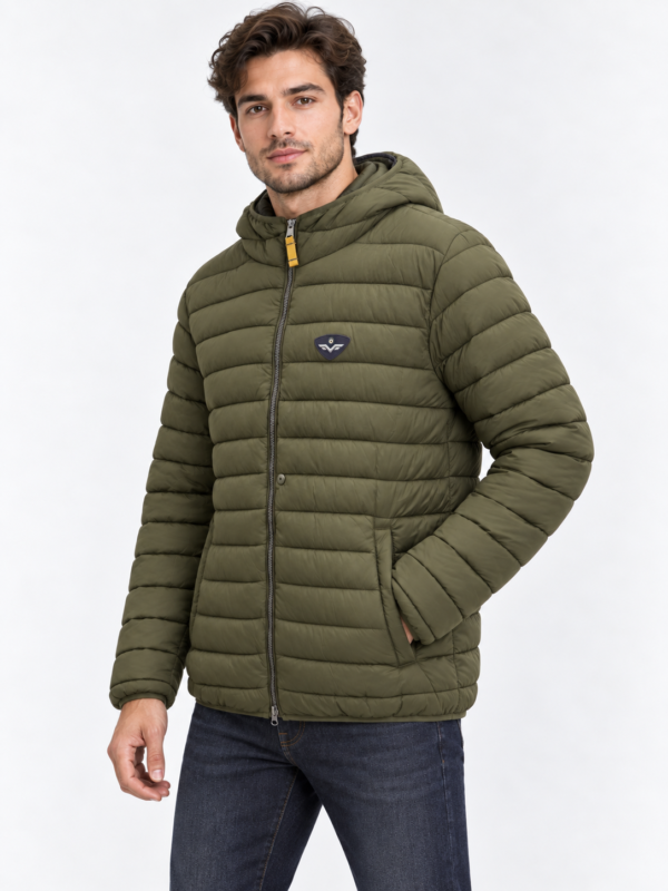 2033_armata di mare_s,m,l,xl,2xl_spolja 100% poliamid unutra 100% poliester_6990 (2) Muška prošivena jakna sa kapuljačom - Armata di Mare - maslinasto zelena